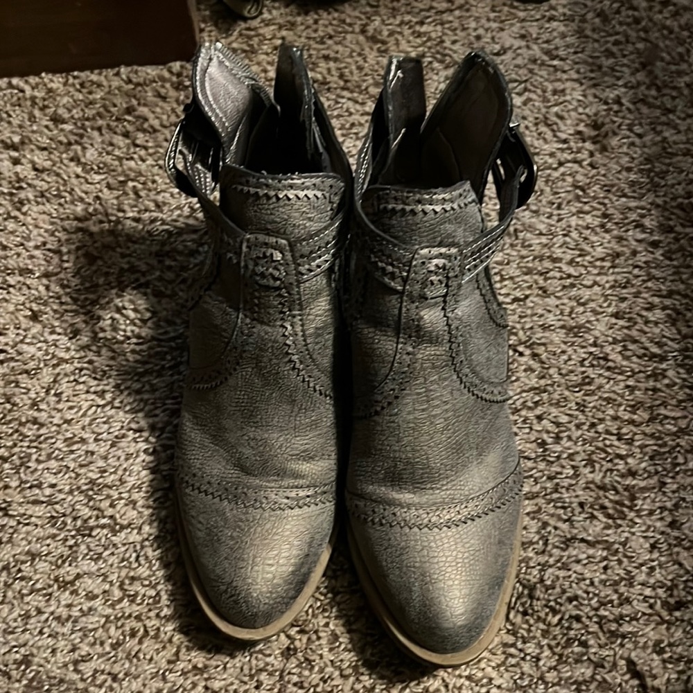 Gimmick booties